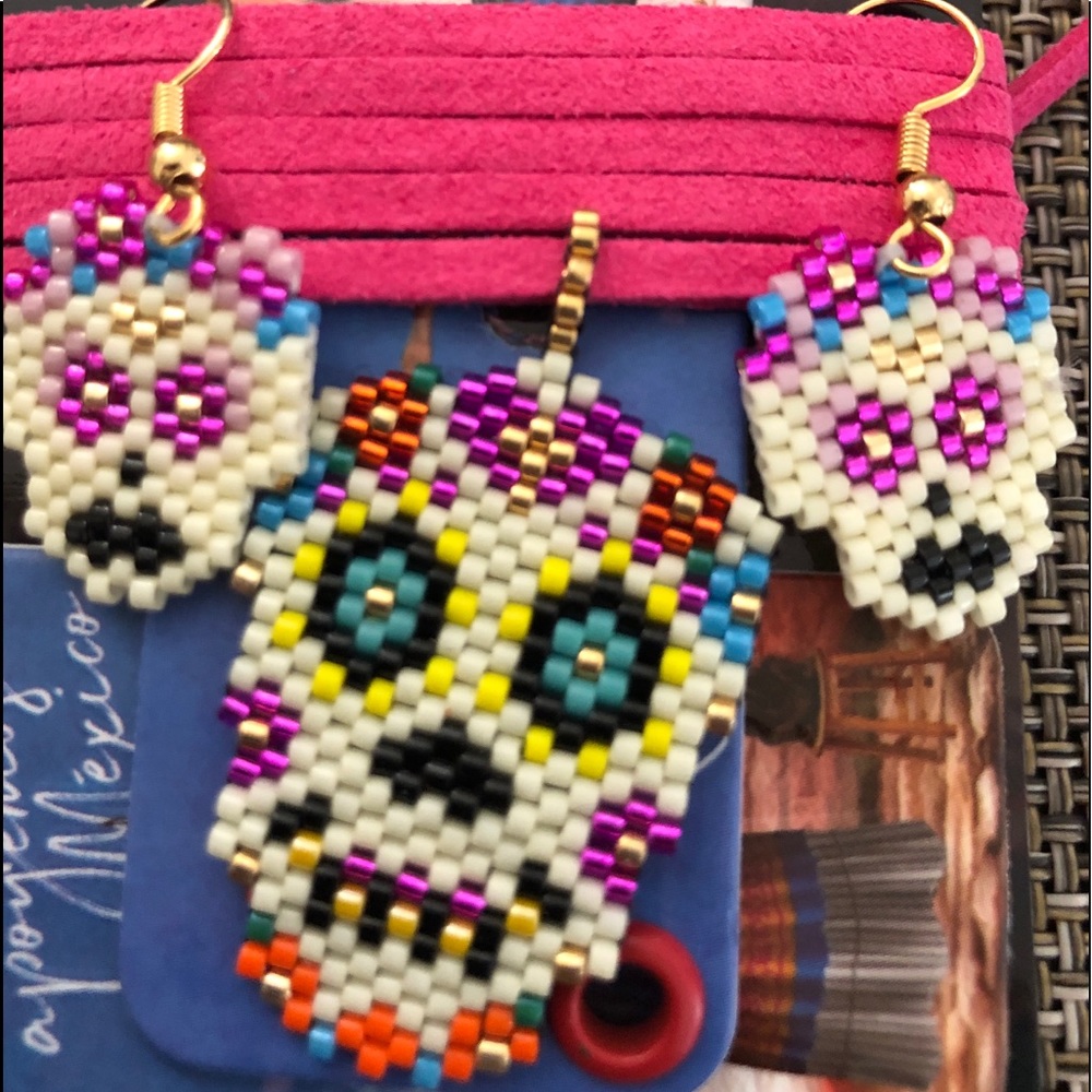 UNIQUE 💀Sugar skull set of necklace and earings.